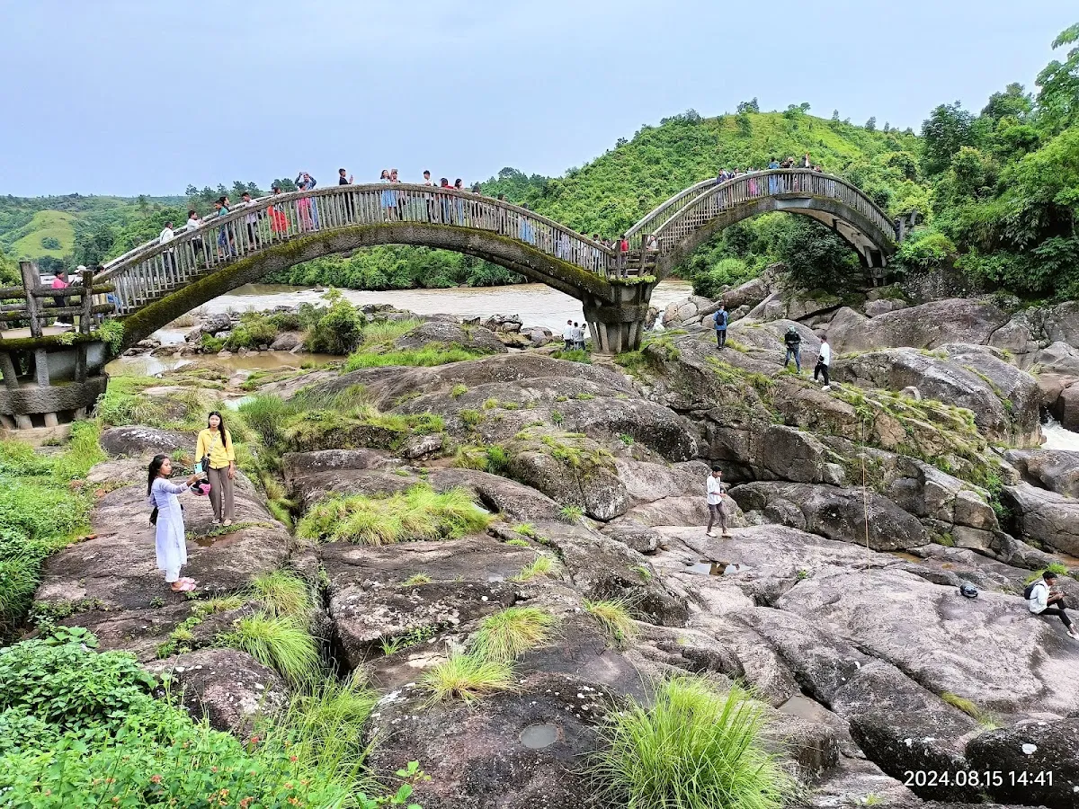 Weinia Falls, Nongkhnum Nongstoin - photo 3