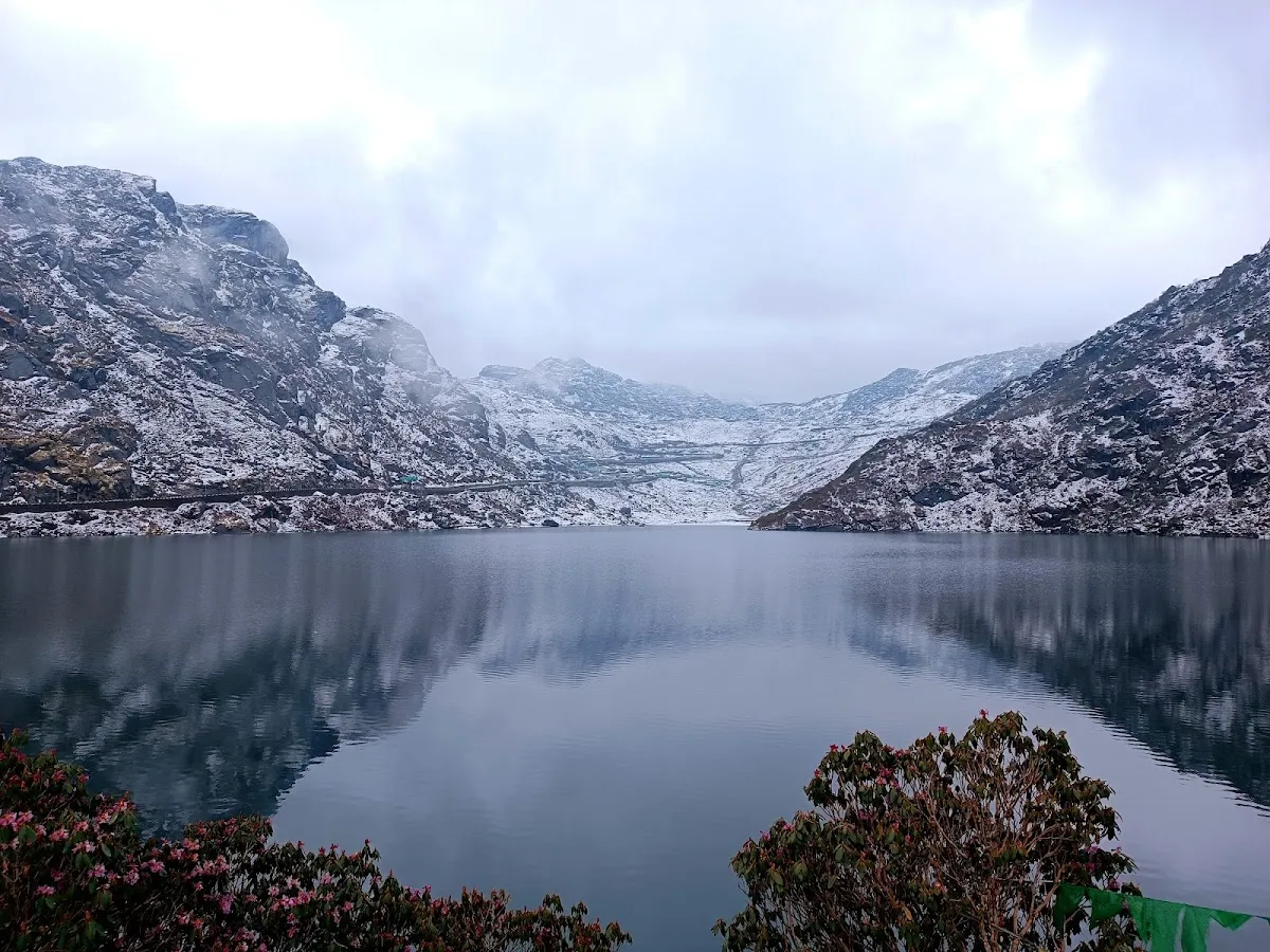 Tsomgo Lake - photo 2