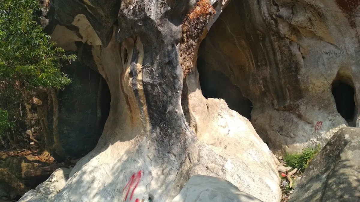 Mova Cave
