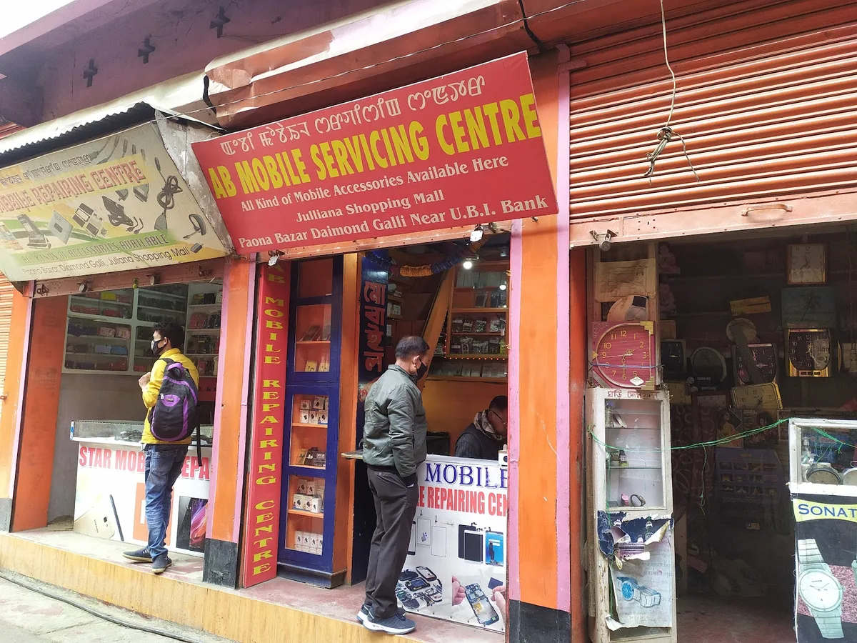 Ima Keithel (Mother's Market) in Imphal, Manipur, the only market in Asia run exclusively by women, with over 3,000 vendors