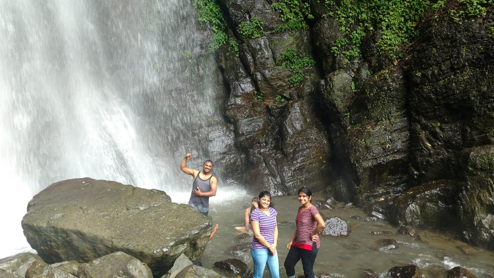 Sadu chiru waterfalls photo 3