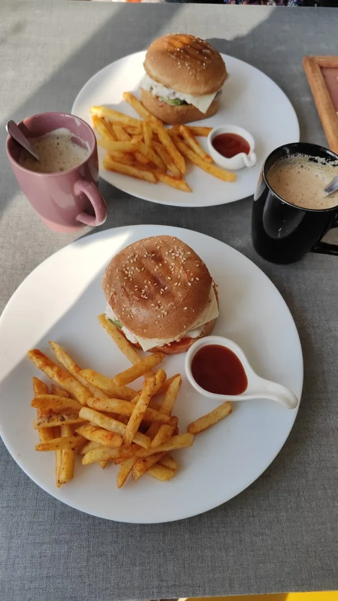 URU Cafe - photo 3