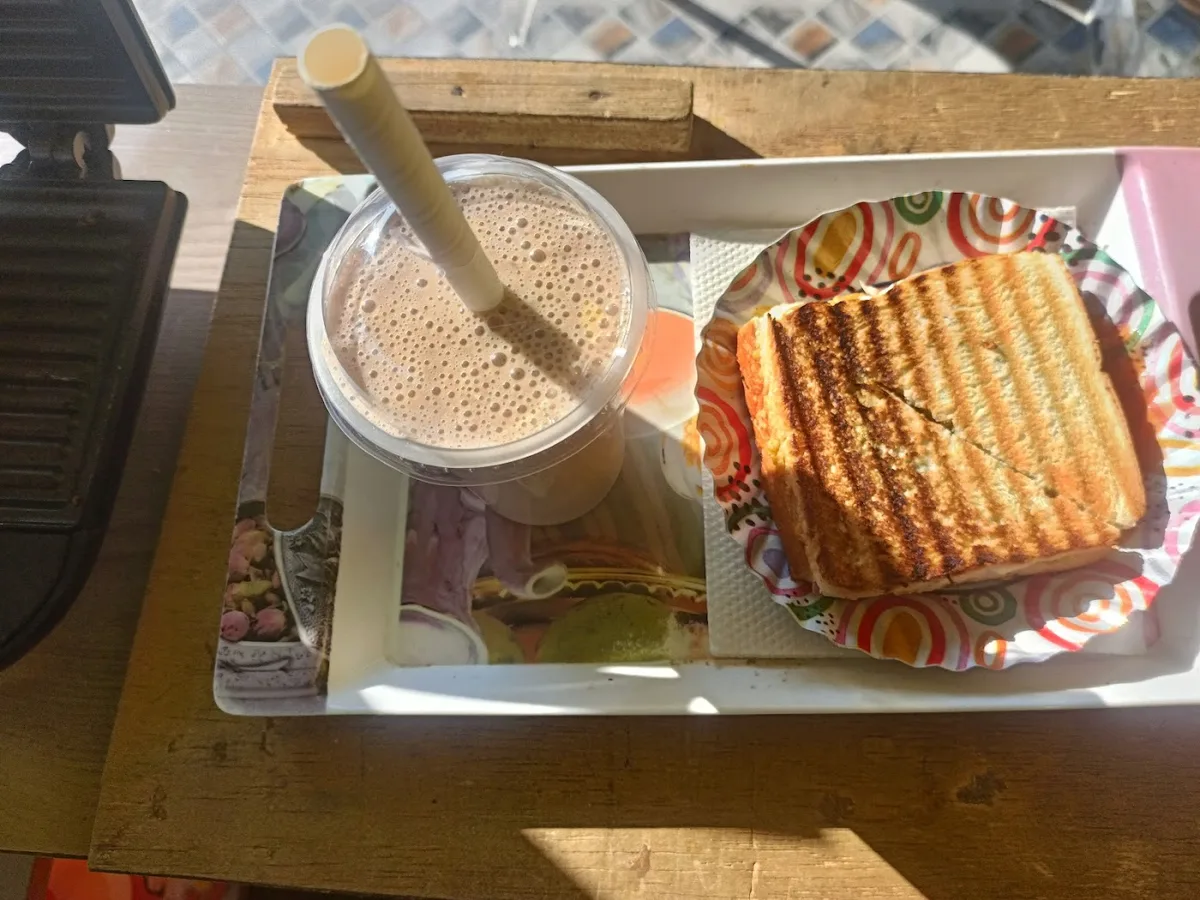 Roing Cafe - Roing