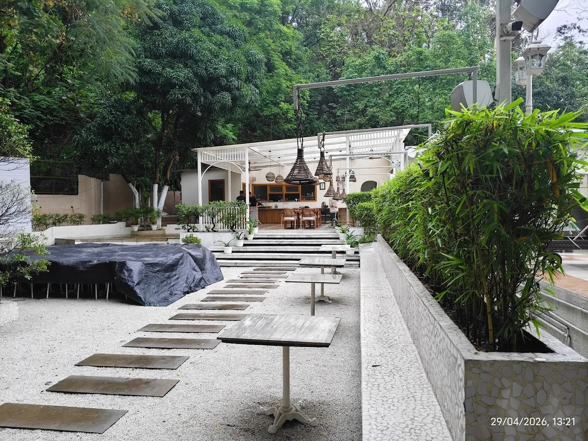 Bagan: Poolside Cafe - photo 3