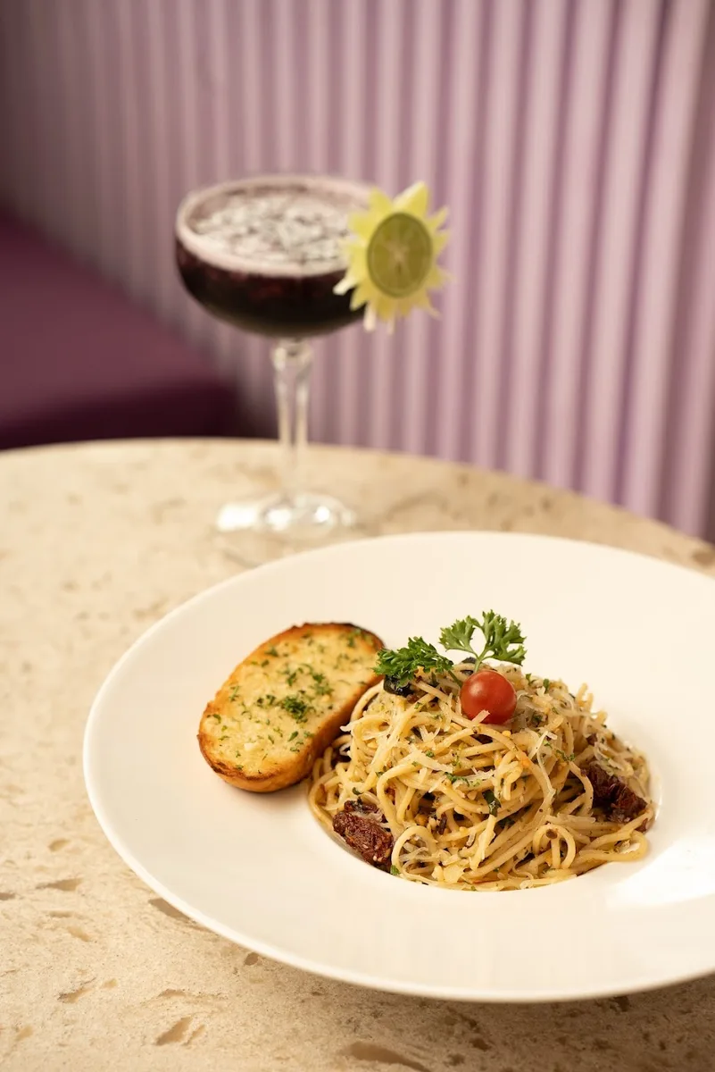 Daphne's Cafe - photo 2