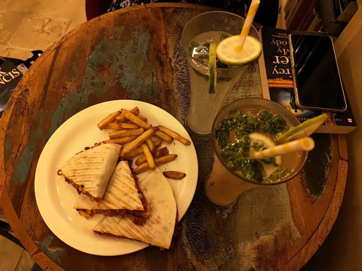 The Bibliophilia Café - photo 3