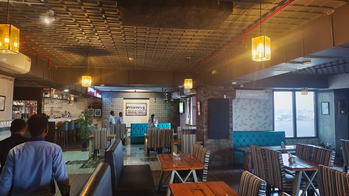 The View Restaurant and Lounge - photo 3