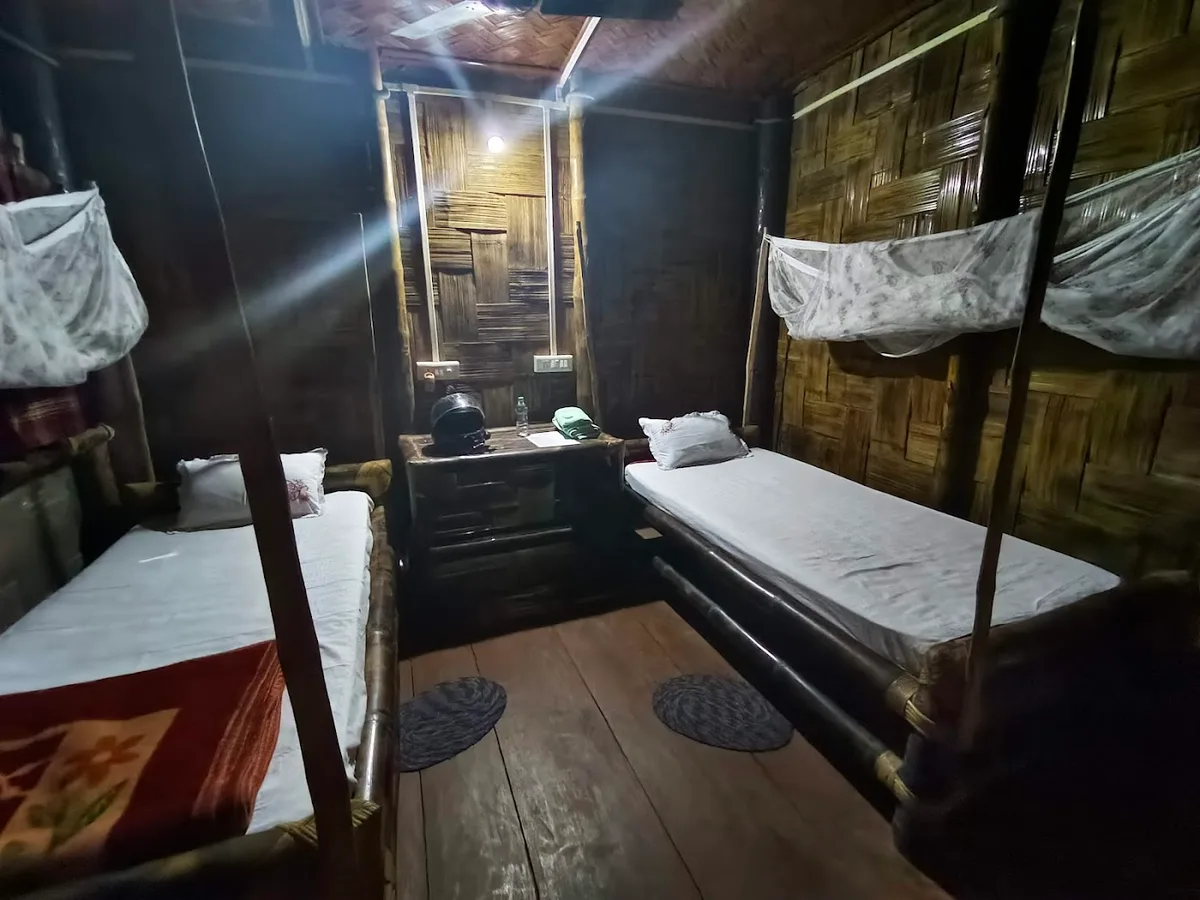 Ayang Okum River Bank Bamboo Cottage - photo 2