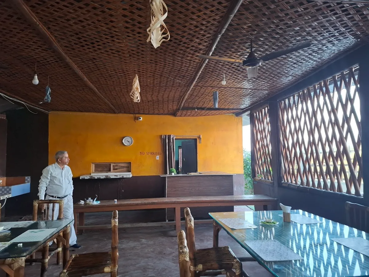 Ayang Okum River Bank Bamboo Cottage - photo 3