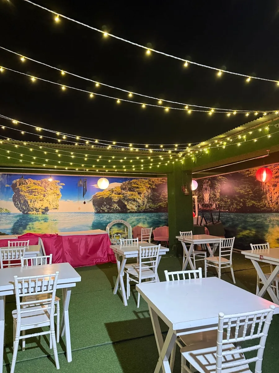 Albatross Rooftop Restaurant & Lounge - photo 3