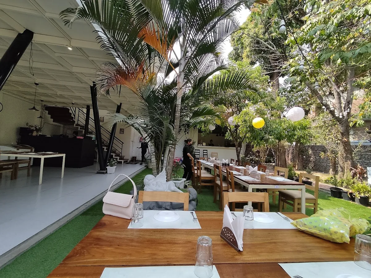 Eden lounge imphal - Imphal