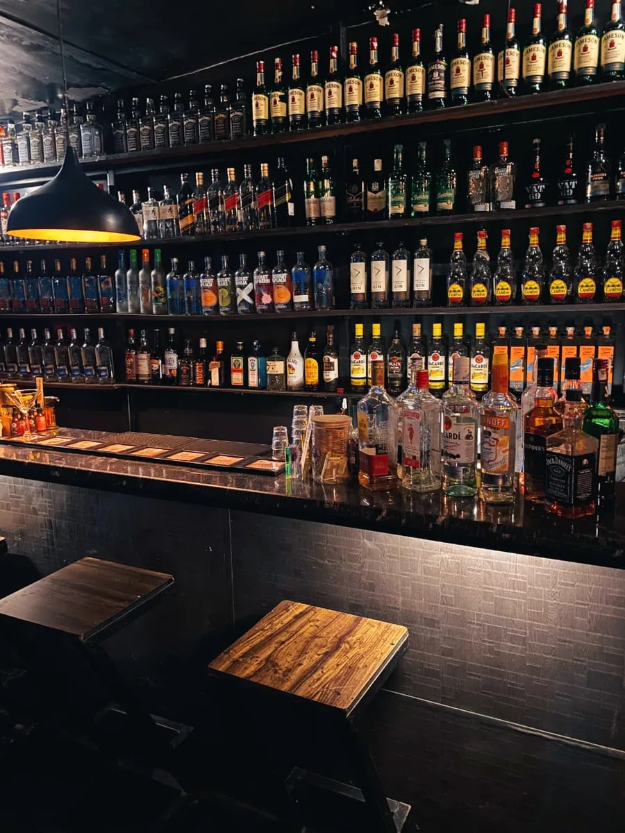 THE UPSTAIRS LOUNGE & CAFE - Imphal