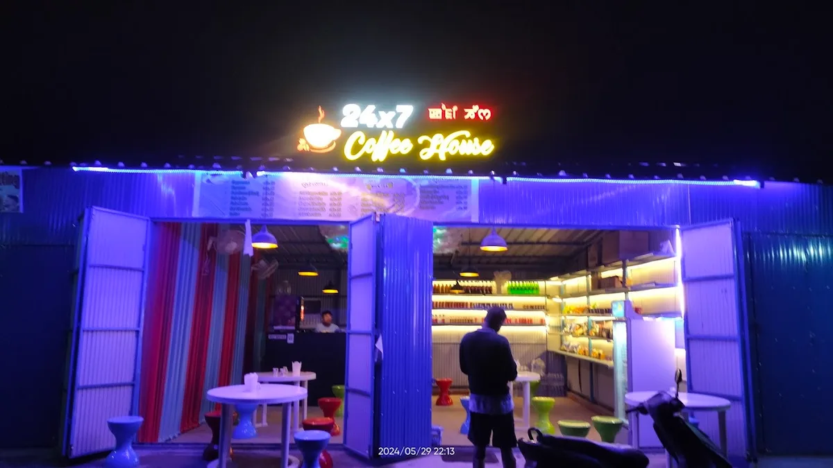 24*7 Coffee House - photo 3