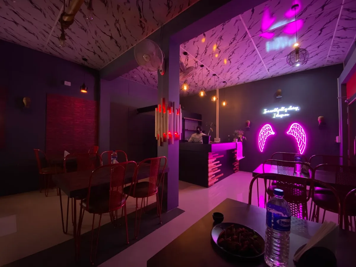 Hangout Restaurant - photo 3