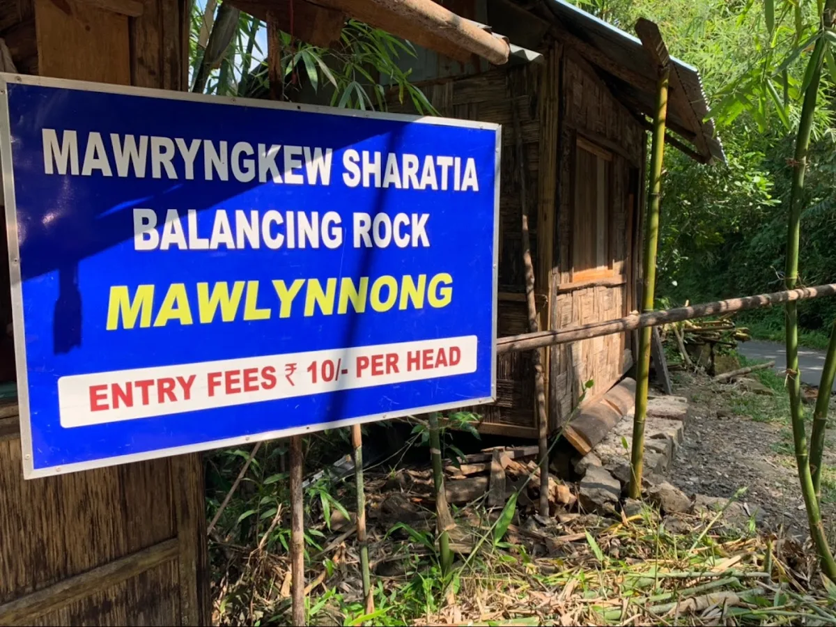 Balancing Rock of Mawlynnong - photo 2