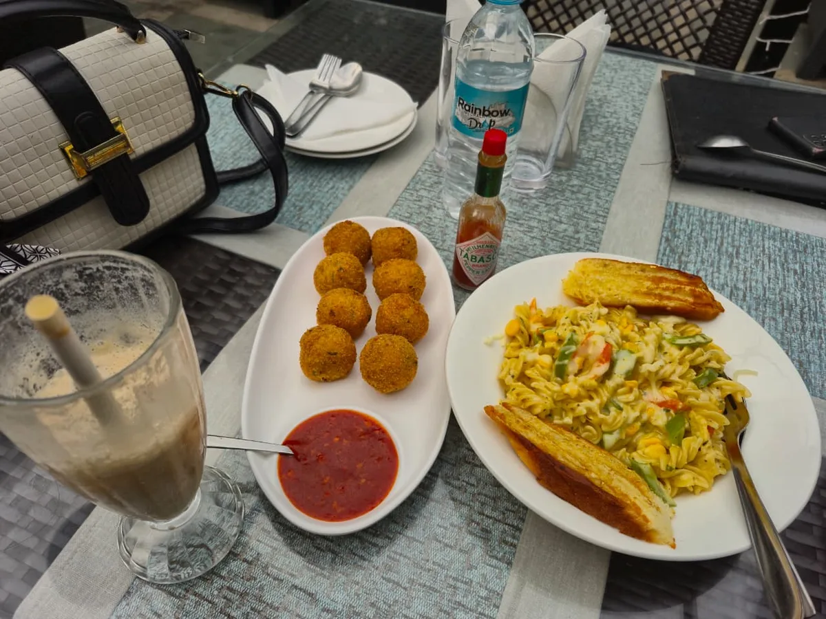 The mango tree lounge cafe - photo 2