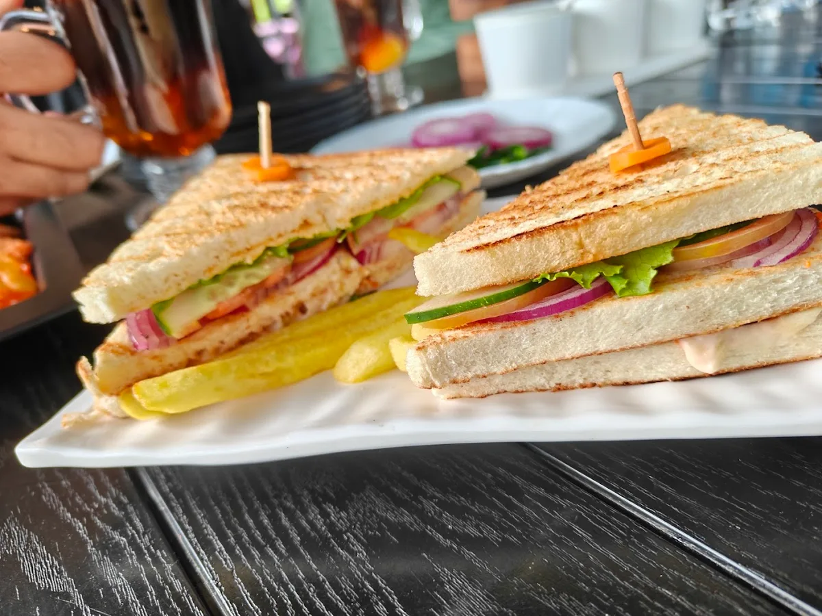 THE HILLS CAFE - photo 3