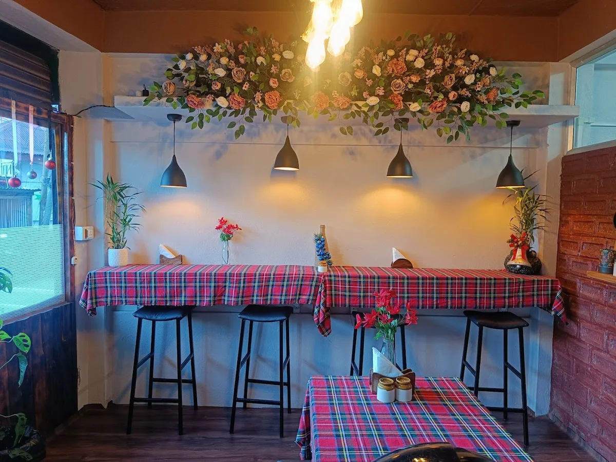 Lala's Bistro - photo 3