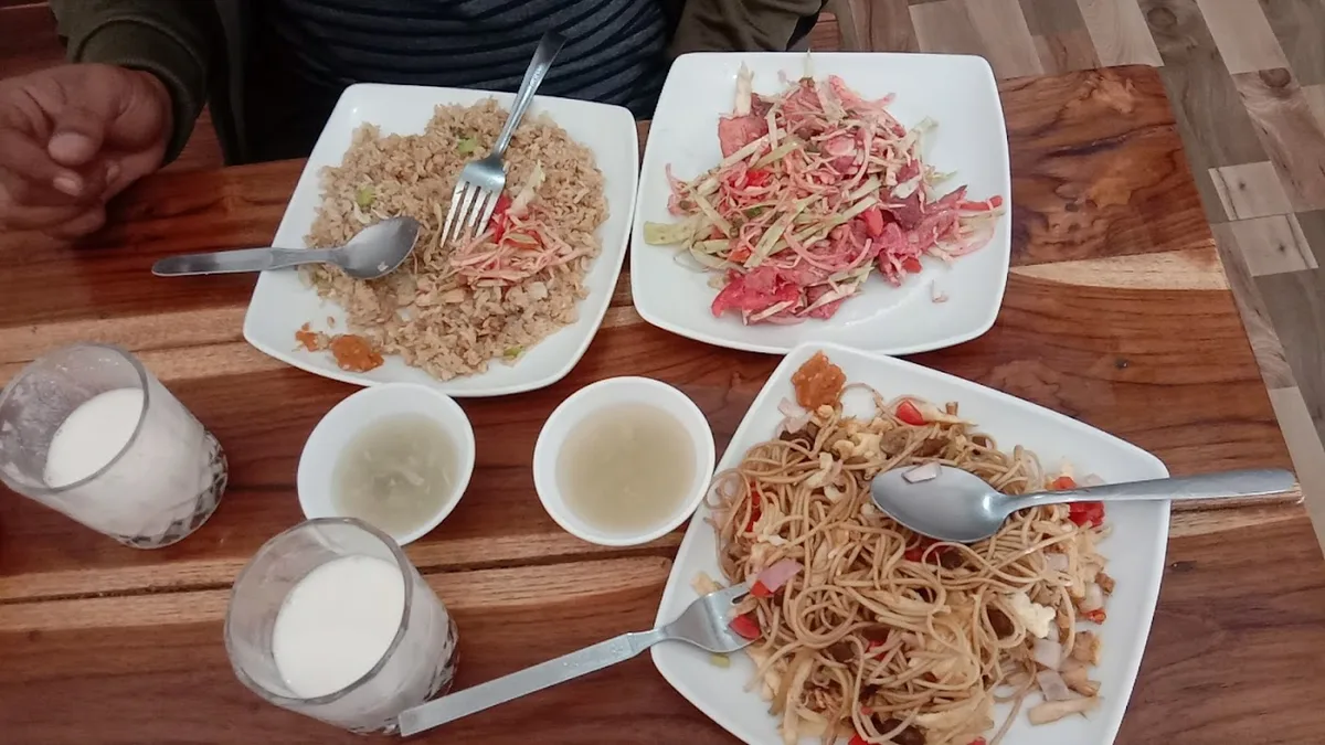 Om Om Cafe - photo 2