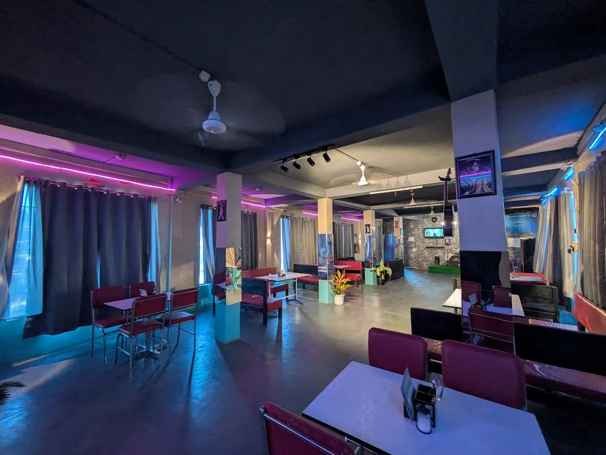 THE RETRO CAFE - photo 3