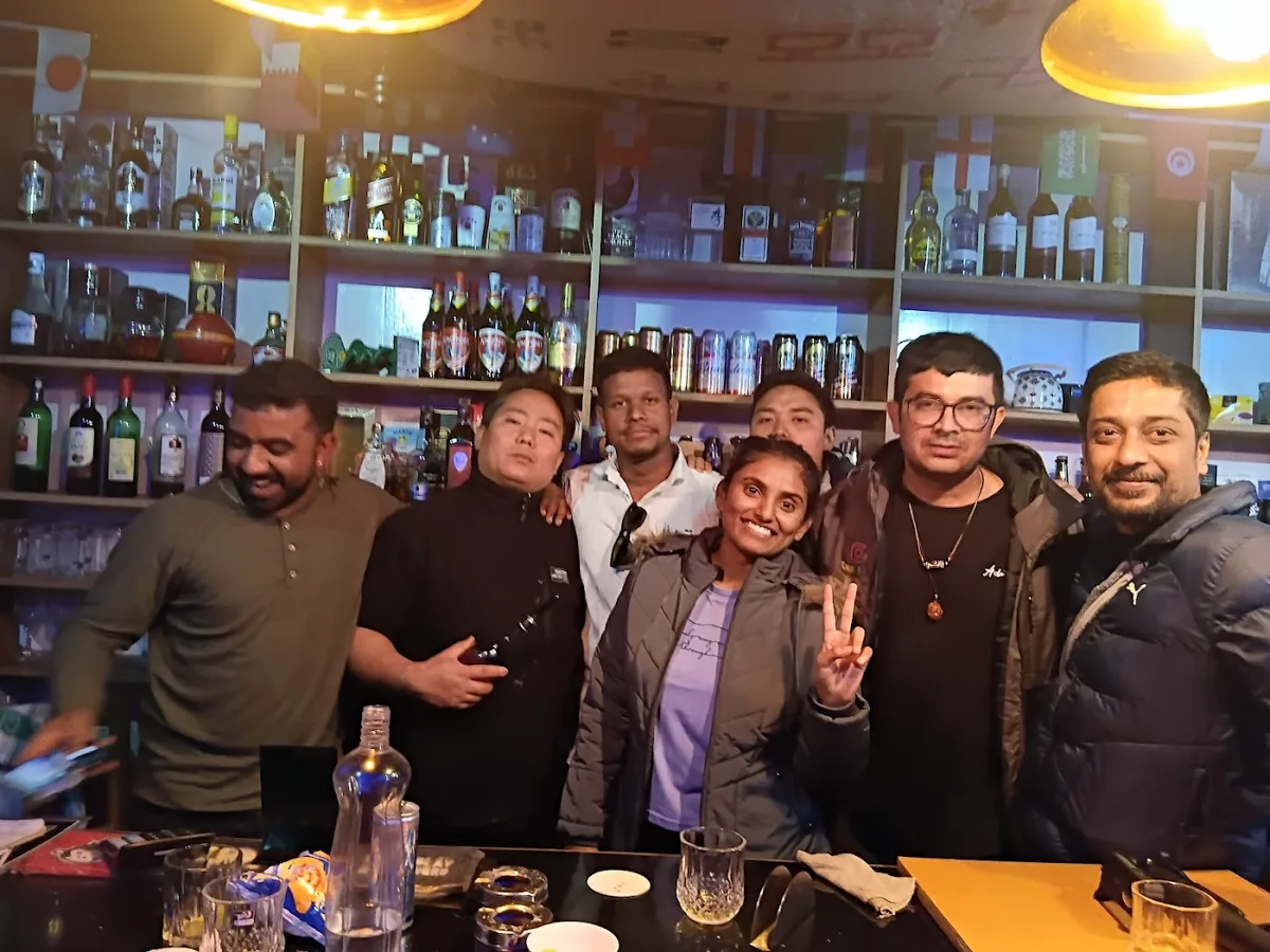 Pub Yakuza lachen - Lachung
