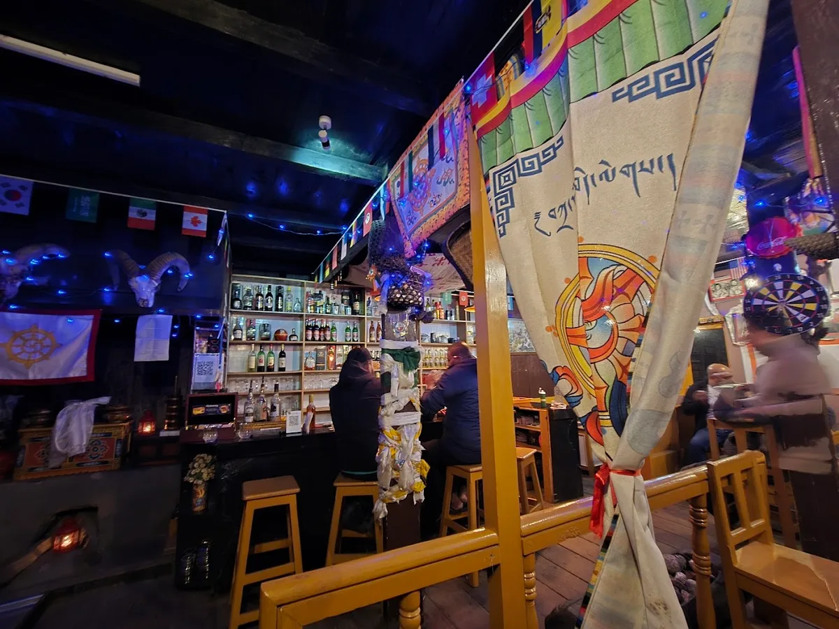 Pub Yakuza lachen - photo 3