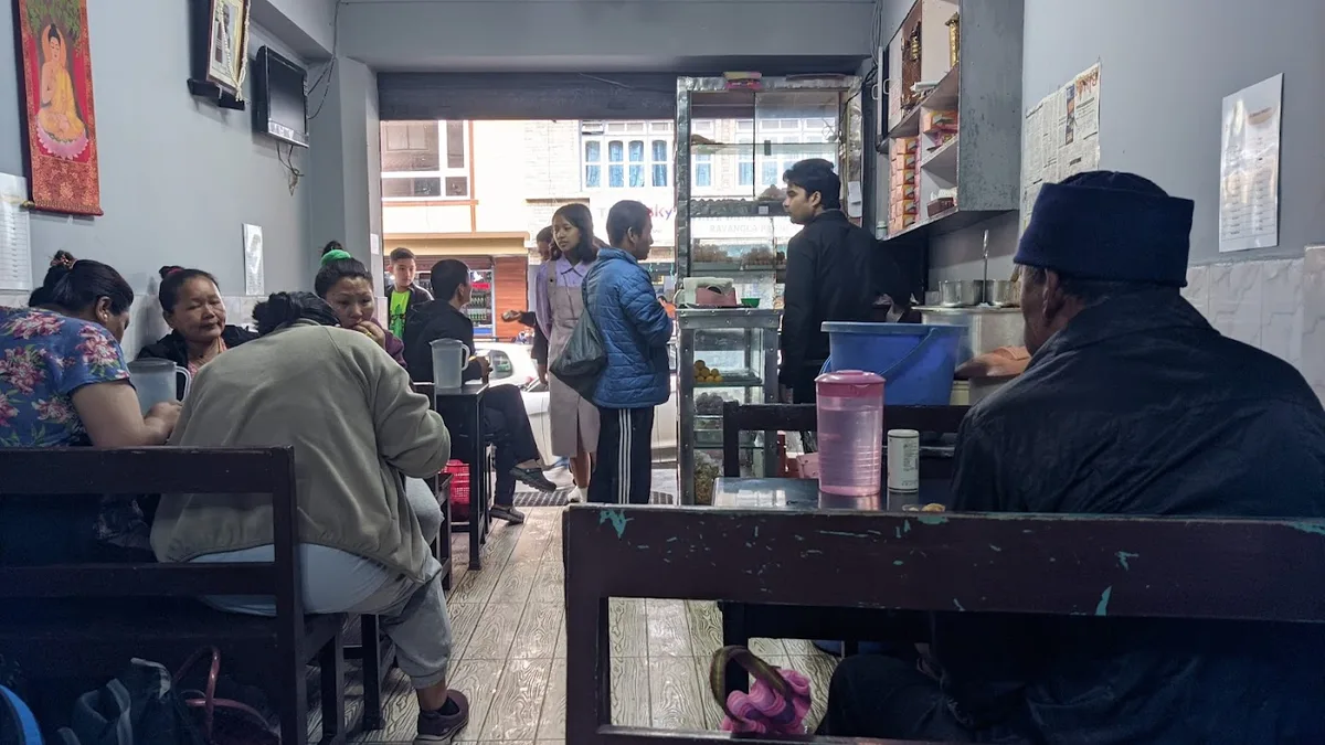 RB SWEET & SNAKS SHOP - photo 3