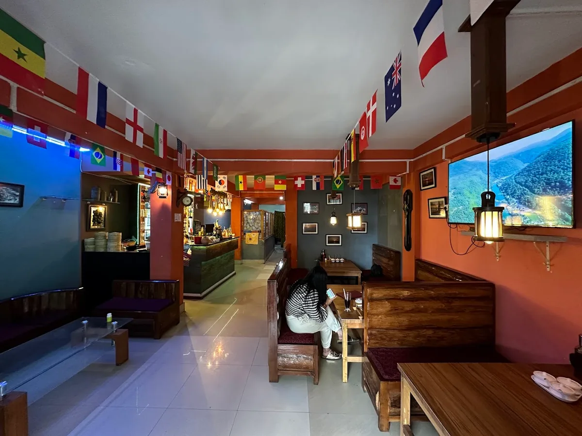 Yalamber Bar , Restaurant and Cafe - photo 3