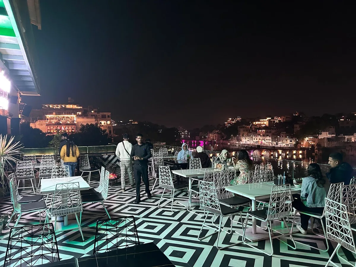 Shamiana Roof Top Restaurant & Lounge - photo 3