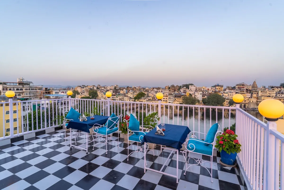 UPRI MANZIL ROOFTOP RESTAURANT BY STORICA STAYS - photo 3